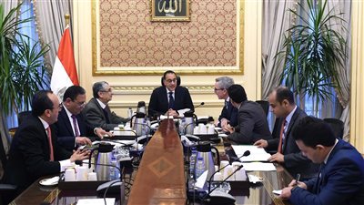 رئيس الوزراء يتابع موقف تنفيذ مشروعات شركة 