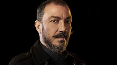  طارق لطفي يعلن عن موعد ومكان عزاء والدته