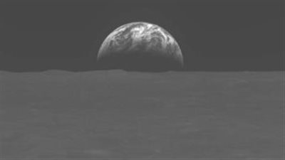 مركبة فضاء كورية جنوبية تتمكن من تصوير القمر والأرض معًا