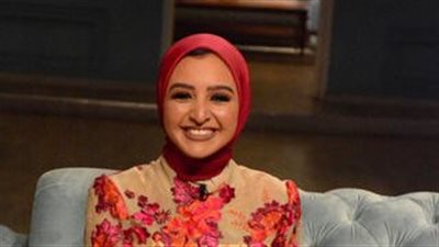 المطربة المصرية هلا رشدي توثيق رحلتها إلى السعودية لأداء مناسك العمرة بصحبة أسرتها (فيديو)