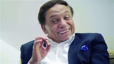 حقيقة إصابة الفنان المصري عادل إمام بالزهايمر