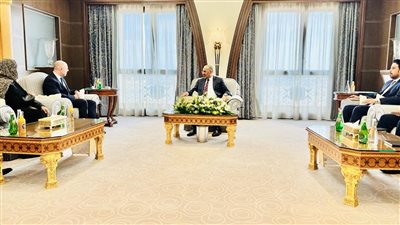 اليمن.. الزُبيدي يطالب بتدخل دولي عاجل لإنقاذ الاقتصاد المنهار