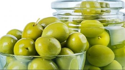 طريقة عمل الزيتون الأخضر المخلل الست غالية.. تفاصيل بالفيديو