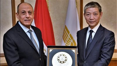 وزير الطيران يبحث مع السفير الصينى تعزيز التعاون المشترك فى مجال النقل الجوى