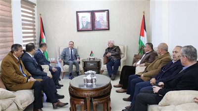 السفير المصري في فلسطين يلتقي محافظ الخليل ويبحث معه سبل تعزيز التعاون الثنائي 