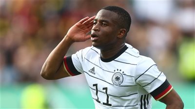 بعد فضيحة الكاميرون ومواعدة فتيات أكبر.. هل تم تزوير عُمر موهبة ألمانيا؟