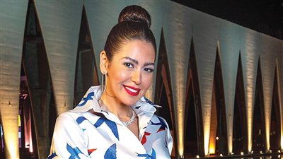  الفنانة المصرية لقاء الخميسي توجه رسالة نارية إلى منتقدي الغناء والزغاريد في جنازة نجل جوج وسوف