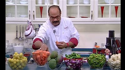 طريقة عمل الزيتون المخلل للشيف الشربيني بالفيديو.. منكهات للتخليل لا تفوتك