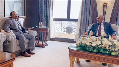 اليمن.. الزُبيدي يطلع على الموقف العسكري في جبهات محافظة البيضاء