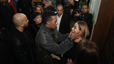 محمد رمضان يحرص على حضور عزاء والد الفنانة ريم البارودي (صور)