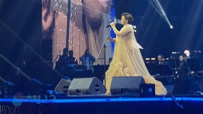 مقطع فيديو لشيرين عبدالوهاب من حفل الكويت تسأل الجمهور: بتحبوا حسام حبيب.. ماذا هتفوا؟