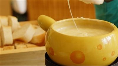 طريقة عمل الجبنة المطبوخة.. وصفة بيتي بامتياز بـ كيلو حليب فقط