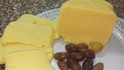 طريقة عمل الجبنة المطبوخة الشيدر.. 3 وصفات الأخيرة دون بيض