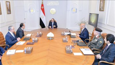 السيسي يتابع تنفيذ المشروعات الاستثمارية في المنطقة الاقتصادية لقناة السويس