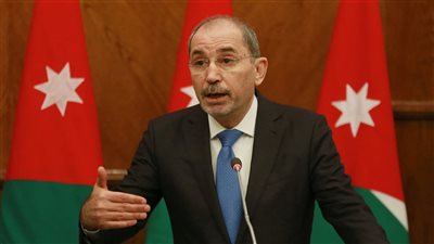 وزير الخارجية الأردني يبحث العلاقات الثنائية مع نظيره الإيرلندي
