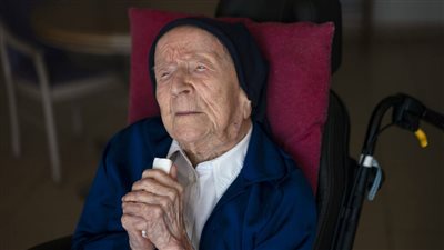  أكبر معمرة في العالم.. من هي الفرنسية الأخت أندريه التي تصدرت مواقع التواصل؟ (أدق التفاصيل)