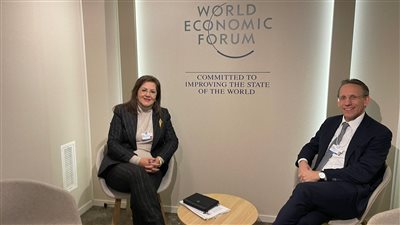 خلال مشاركتها بمنتدى دافوس..وزيرة التخطيط تلتقي وزير الدولة بالمستشارية الاتحادية الألمانية 