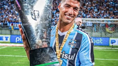 لويس سواريز يخطف الأنظار في ظهوره الأول مع ناديه الجديد غريميو البرازيلي