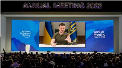  زيلينسكي يرفض الإجابة عن أسئلة حول طبيعة مقتل وزير الداخلية الأوكراني و13 من مرافقيه