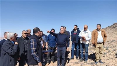 وزير النقل يتفقد العمل بخط سير القطار الكهربائي 