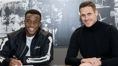 دورتموند يقطع الطرق على برشلونة.. تجديد عقد الموهبة موكوكو