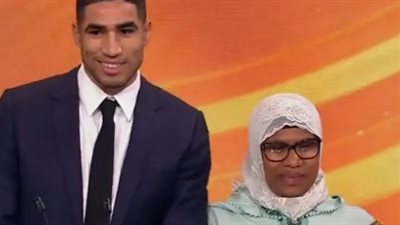 أشرف حكيمي يحصد جائزة الرياضي المفضل بالرياض خلال حفل توزيع جوائز 