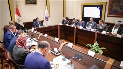 مصر.. وزير الصحة يترأس اجتماع لجنة دراسة مواجهة التسرب من التعليم وزواج القاصرات وعمالة الأطفال