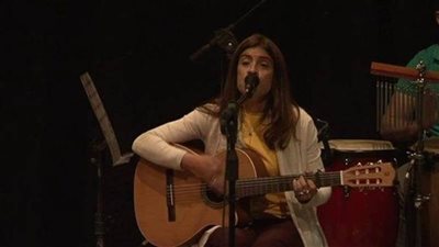  المطربة المصرية رانيا شعلان.. قصة عشق مع الجيتار والغناء (فيديو وصور)