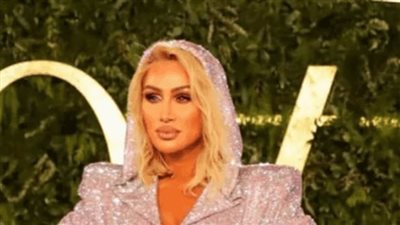  بإطلالة فضّية برّاقة... مايا دياب تشارك في حفل توزيع جوائز Joy Awards (فيديو وصور)