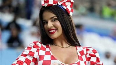 بملابس فاضحة.. ملكة جمال كرواتيا تُبدع في وصلة رقص شرقي (فيديو)