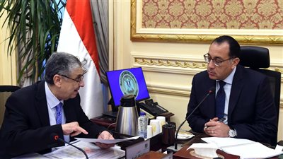 رئيس الوزراء يتابع مع وزير الكهرباء موقف المشروعات الجاري تنفيذها