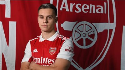 جاهز لموقعة مانشستر يونايتد.. أرسنال يُعلن ضم البلجيكي تروسارد