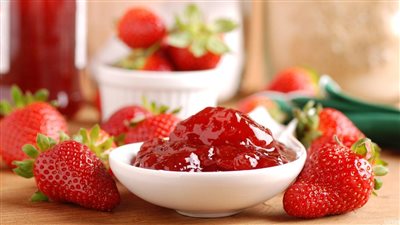  بأقل كمية سكر.. طريقة عمل مربى الفراولة الصحية في البيت (المكونات)