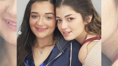 بعد أحدث جلسة تصوير لها برفقة شقيقتها ملك.. ليلى أحمد زاهر تتصدر التريند.. ما القصة؟