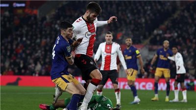  نيوكاسل يقترب من التأهل للمباراة النهائية لبطولة كأس رابطة الأندية الإنجليزية لكرة القدم