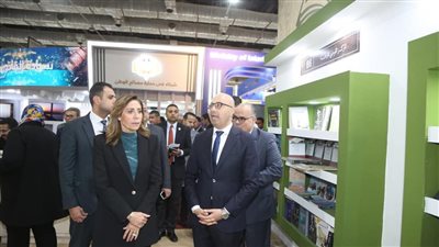 وزيرة الثقافة تتفقد معرض القاهرة الدولي للكتاب في أول أيام فتح أبوابه للجمهور 
