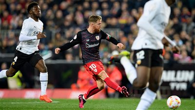 بثلاثية مُثيرة.. أتلتيك بيلباو إلى نصف نهائي كأس ملك إسبانيا على حساب فالنسيا