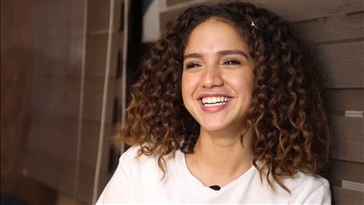 رنا رئيس تشارك أغنية 