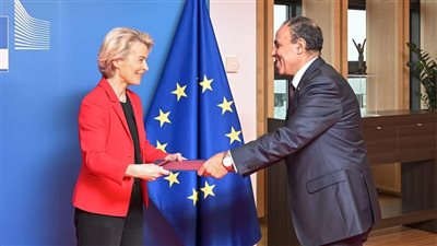 سفير مصر في بروكسل يقدم أوراق اعتماده لرئيسة المفوضية الأوروبية