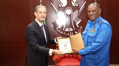 سفير مصر لدى السودان يلتقي وزير الداخلية السوداني
