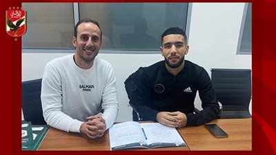 رسميًا.. الأهلي يُعلن ضم الجزائري أحمد قندوسي ويكشف تفاصيل الصفقة