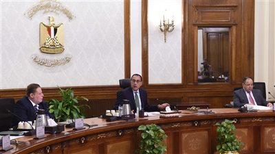 رئيس الوزراء يوجه بسرعة يتابع وتيسير إجراءات الإفراج عن البضائع بالموانئ