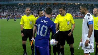 واقعة طريفة في مصر.. حكم دولي يتسبب في طرد مشجعًا من المباراة