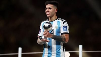 إنزو فرنانديز.. تشيلسي سيجعل بطل العالم أغلى لاعب في بريطانيا