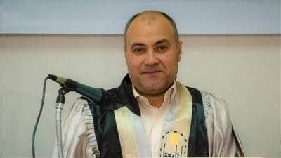 مشهد مهيب.. وفاة دكتور جامعي في مصر أثناء لعب كرة القدم (فيديو)