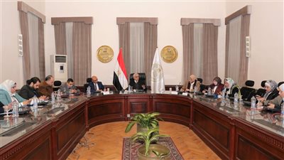 وزير التربية والتعليم يحدد موعد بدء الفصل الدراسي الثاني ويوجه بتخفيف الأعباء عن كاهل أولياء الأمور