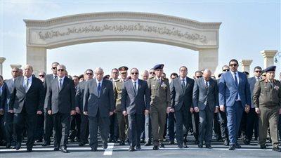مصر.. السيسي يتقدم الجنازة العسكرية لشريف إسماعيل
