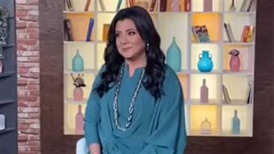 كيف أثارت الفنانة المصرية نشوى مصطفى الجدل بتصريحاتها حول رفاهية الأجيال الحالية في الحياة؟