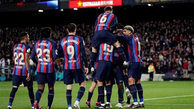 برشلونة يقبل هدية مايوركا ويكتسح إشبيلية ويعزز صدارته للدوري الإسباني