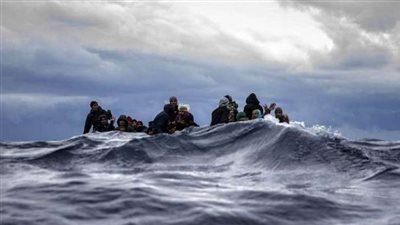 خفر السواحل اليوناني يكشف تفاصيل وفاة 4 وإنقاذ 39 بعد غرق قارب مهاجرين قبالة جزيرة بالبلاد